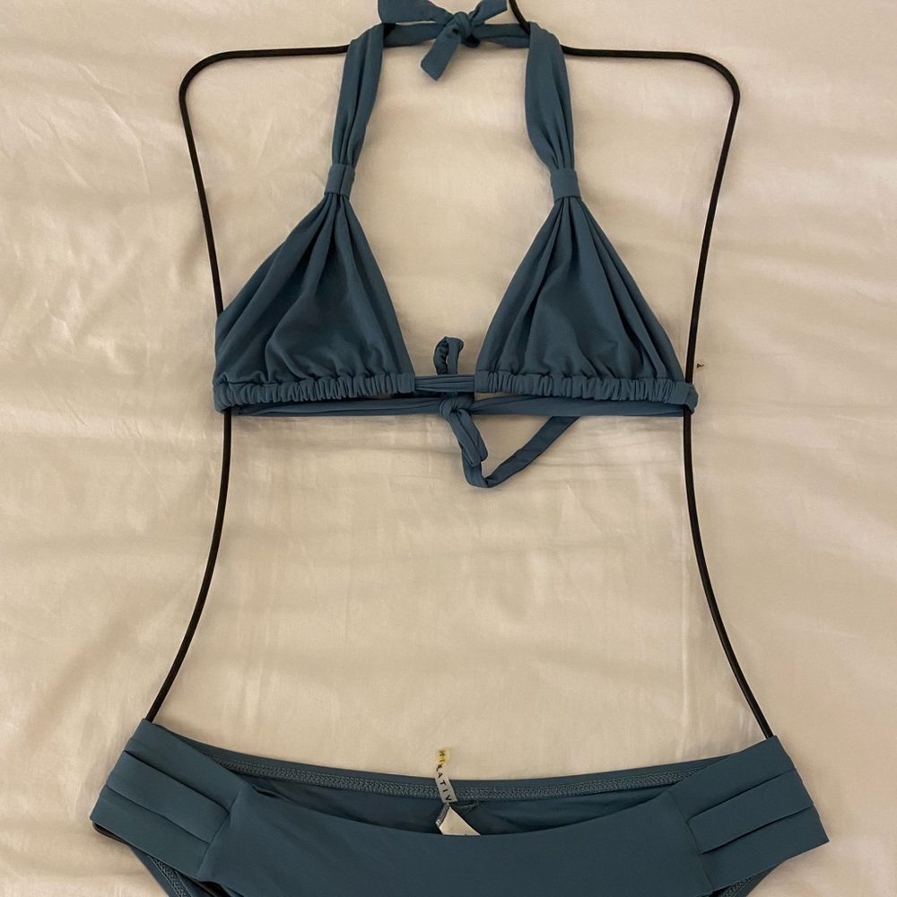 VITAMIN A BLUE TRIANGLE BIKINI SZ LG/MD